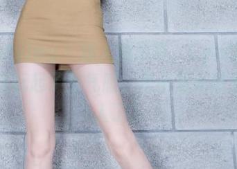 Beautyleg – 迷人的吊带，Cynthia在照片里玩起了空气感，是不是光感太吸引人了？