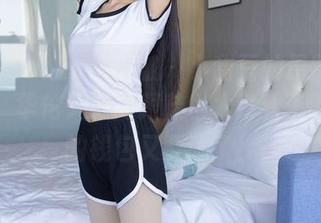 BoBoSocks袜啵啵 – 小甜豆的最新美图更新，华伦天奴高跟鞋也太好看了吧。我的钱包又要哭了！