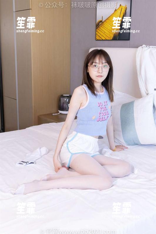 BoBoSocks袜啵啵 - 小米图库：最新作品，用裸足掀起了一阵难以捉摸的氛围。