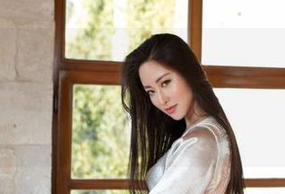 MiStar魅妍社 – 谁还敢说美足没吸引力，全套图集中尽显大奶昔Kyra的独特韵味。