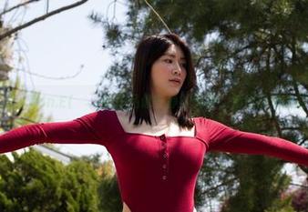 穿越私房，Min.E(민이)的作品像安静的天使，悄悄涌进我的脑海。