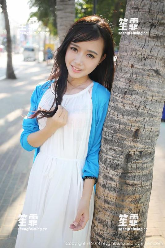 MyGirl美媛馆 - 糯美子Mini的温柔青春，无辜又迷离，原图里的她搭配了些小心机。