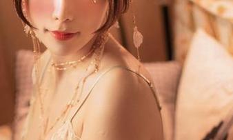 在Sakiiii翎柒的机车凛写真中看见了什么？其实就是个被车吸引的灵魂