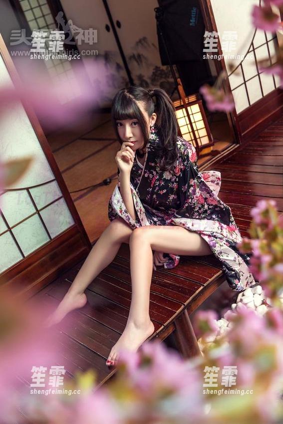 TouTiao头条女神 - JennyR的诱惑小宇宙：各种味道的图片合集