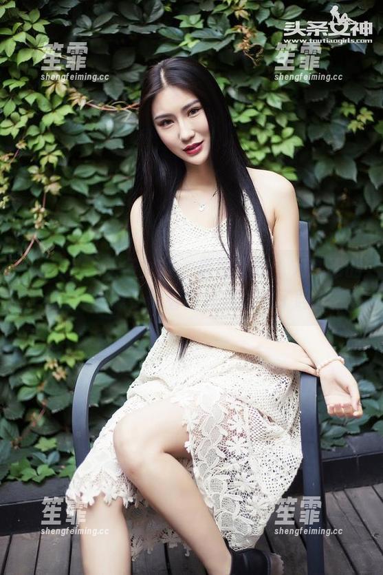 TouTiao头条女神 - 原图揭晓，刘瑾希的双人形态，你看出什么端倪了吗？