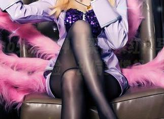 TouTiao头条女神 – 梁芮溪红裙写真全集，明明可以靠脸，却偏要撑起一片天！