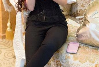 TuiGirl推女郎 – 原图里陆瓷搭配灰丝，那姿态，真想问这是咋想出来的。