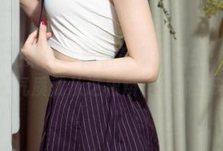 UGirls尤果网 – 陈怡曼最新图册：双马尾，果然气质就从这根辫子里流出来了！
