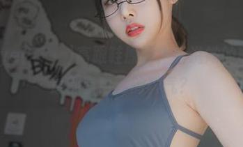 最新Uhye(이유혜)高跟鞋原图，话说她的鞋子是不是都有自己的脾气？