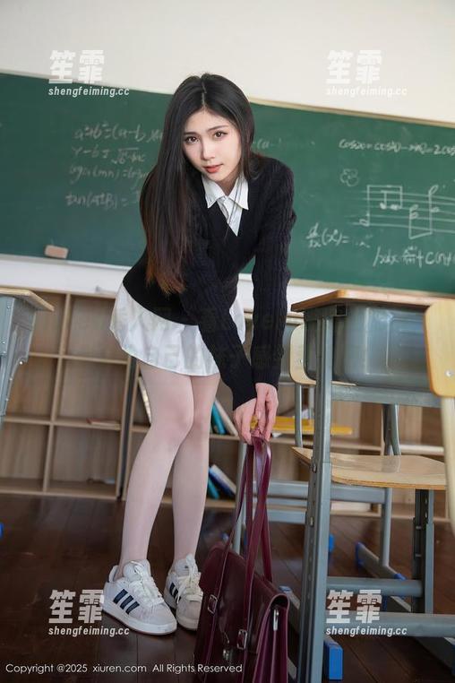 Xiuren秀人网-Lovely璐璐 Xiuren秀人网 - 看Lovely璐璐的棉袜,你会为自己的袜子感到羞愧吧!