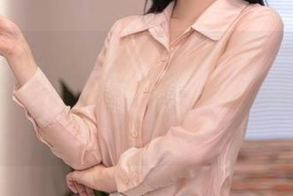 Xiuren秀人网 – 看Mina米娜的长腿写真，真怕我眼睛会被美炸，原图还不放过我呀！