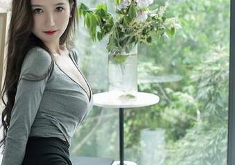 Xiuren秀人网 – 看完杨晨晨的作品，室外松柏主题让我觉得……怎么说呢，挺别致的