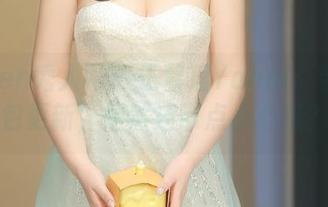 Xiuren秀人网 – 王馨瑶Yanni：学妹图包更新，居然还带点小心机？