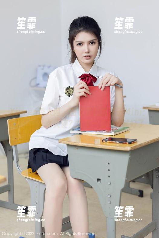 Xiuren秀人网 - 图包里的糯美子Mini：这算是什么天使？能多一点味道就好了