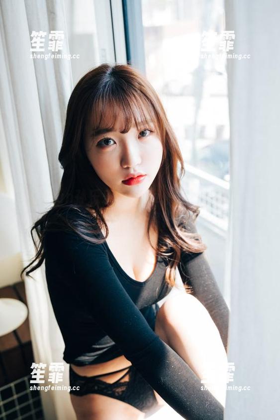 被yeeun孙乐乐的Loozy极限写真圈住，还是自由得很？
