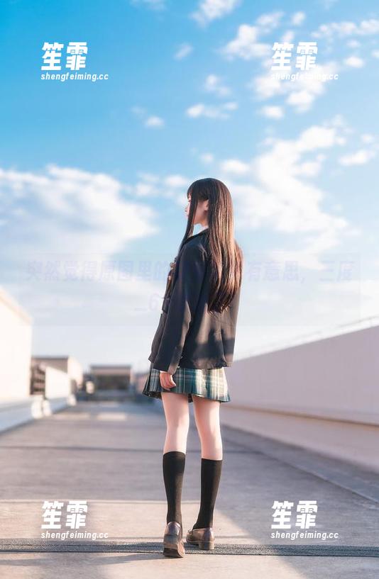 三度_69 突然觉得原图里的职业装更有意思,三度_69你赢了!
