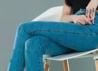 丽柜 – 图片怎么能美成这样！奈沐子用光滑丝袜茧升级了我的审美。