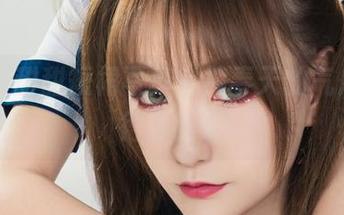 丽柜 – 甜甜短裙写真，被春天的气息包围得刚刚好