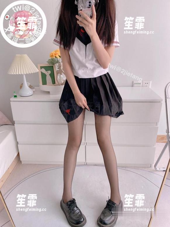下载二阶堂宅绘子的灰色外套套图！没想到居然可以这么吸引目光。