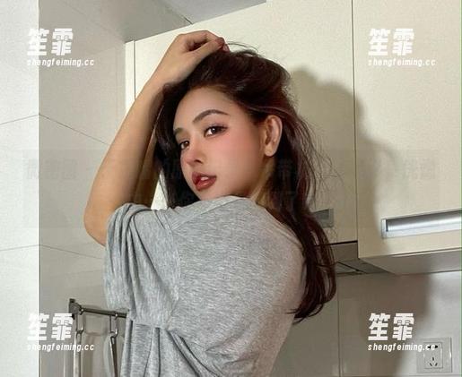 微密圈 - 于芷晴的原图记录：吊带袜下的光影，恍惚中……你是不是想到了啥？