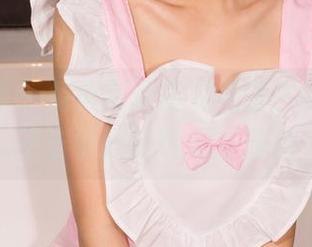 克拉女神 – 免费写真里看战争？不，是妮子与学妹的缠绵互动啊