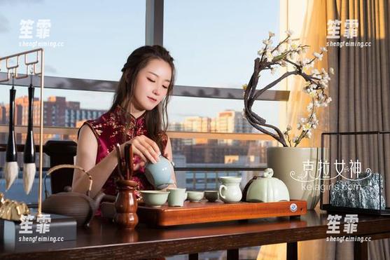 克拉女神 - 视频解密！杨暖最新图包中的油亮，原来是美容新宠？