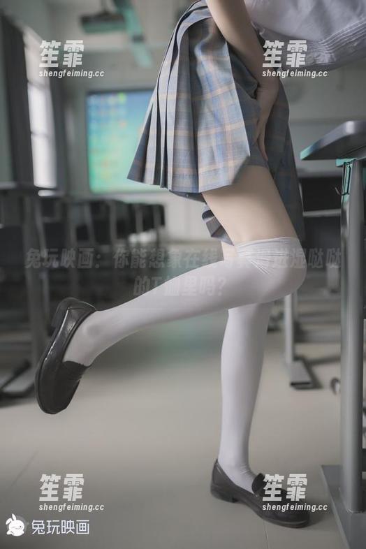 兔玩映画：你能想象在线写真滑进湿哒哒的T恤里吗？