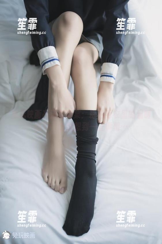 兔玩映画高清写真集：粉色毛衣里的温暖细节，让我想到一些事情…
