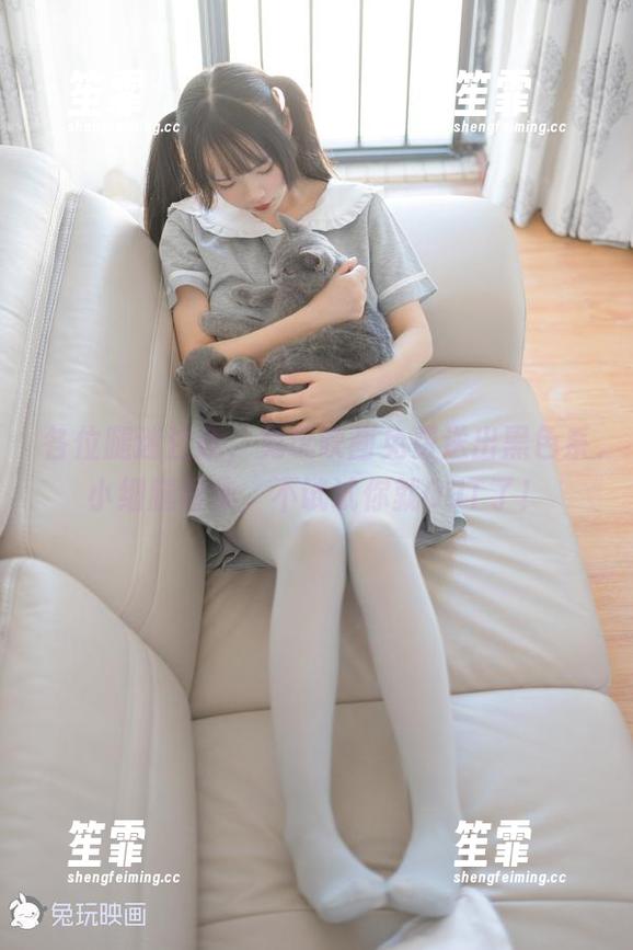 各位腿迷注意，兔玩映画免费送出黑色系小细腿图集，不试试你就OUT了！