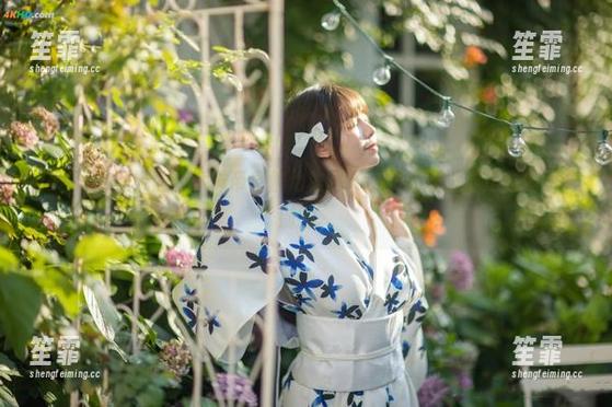 莫名其妙的氛围，六味帝皇酱幼稚园cos，原图里都是童趣和…别的。
