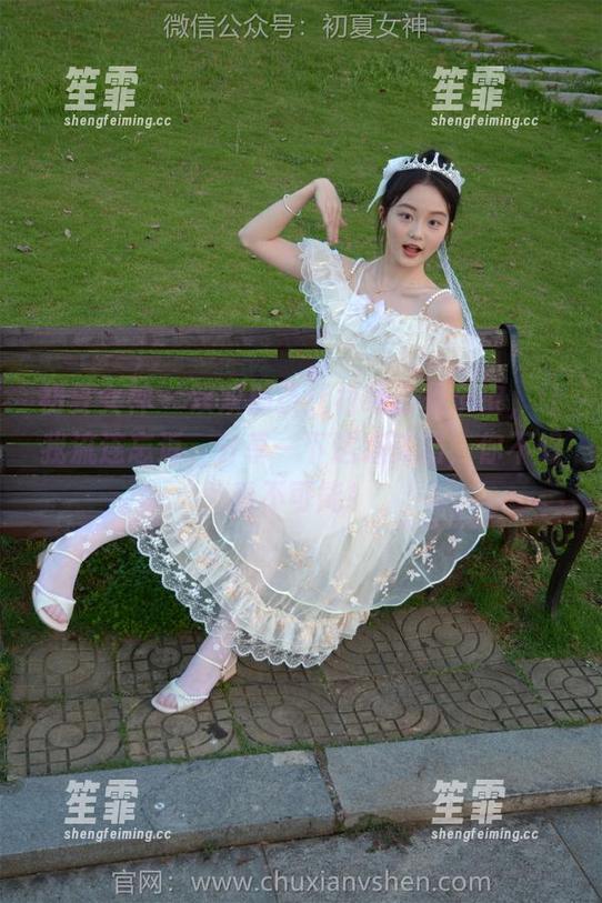 初夏女神 - 双双那条红裙绝对是个宝，让我流连忘返，分享一下这组美图，你不想看不可能！