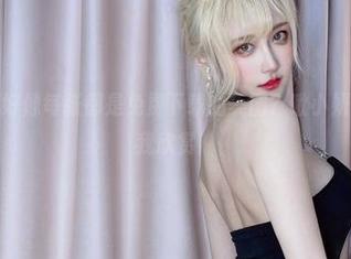 这居家系列好像每张都是免费下载的美图？啾小妍真会省钱，我欣赏！