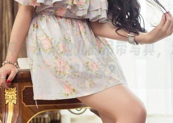 头条女神 – 小米粒儿的吊带写真，难道你也想搬家？