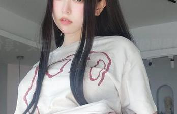 最新分享：女主K优雅水手服，我的眼镜好像要掉了…