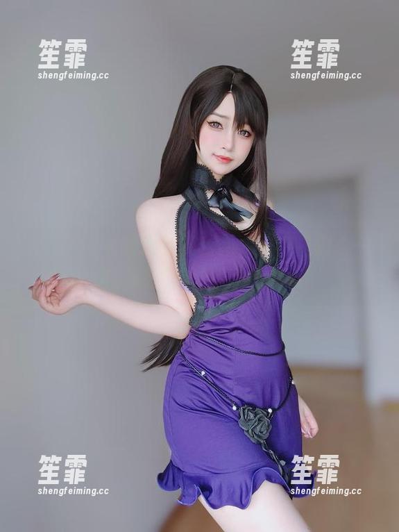 翻着女主K的瑜伽服套图，脑中只想求一套，精选得让人动心啊！