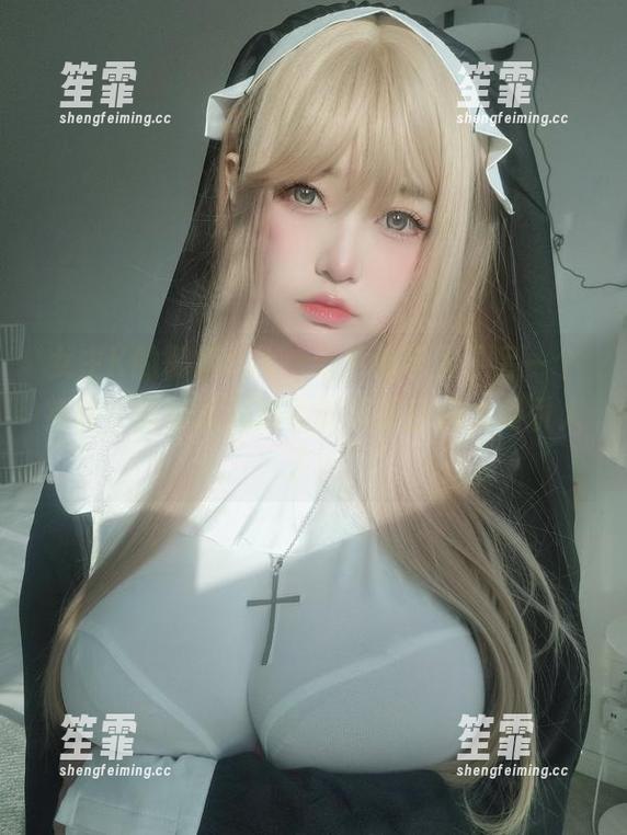 女主K的御姐cos，果然像进入了另一个频段，原图里流淌着的那份自信太吸引人了！