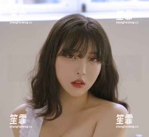 不能只看脸，快来欣赏宋哈娜高清美足，让人眼前一亮！