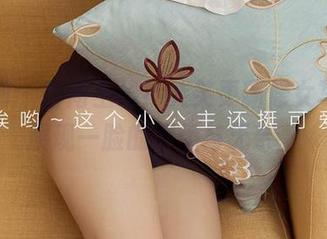 尤果网 – 智商上线！笑笑更新修女写真，展现一脸的懵懂与无奈。
