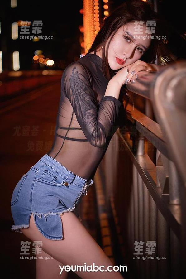 尤蜜荟 - H杯陈若初的礼服合集在这里，免费哦！想穿她的裙子就跟我走！