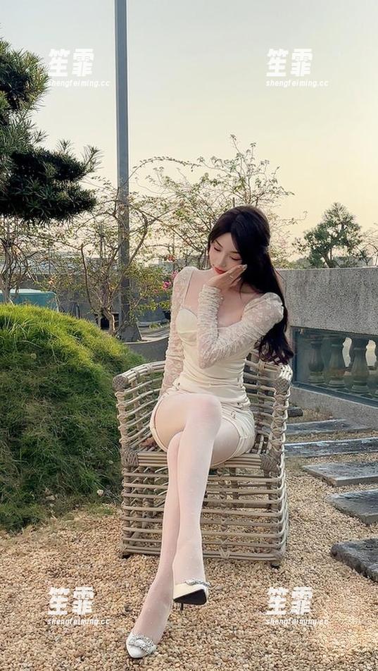 微密圈 - 徐莉芝的豹纹图包，完全值得用来做我的壁纸，也许明天换成牛仔布？