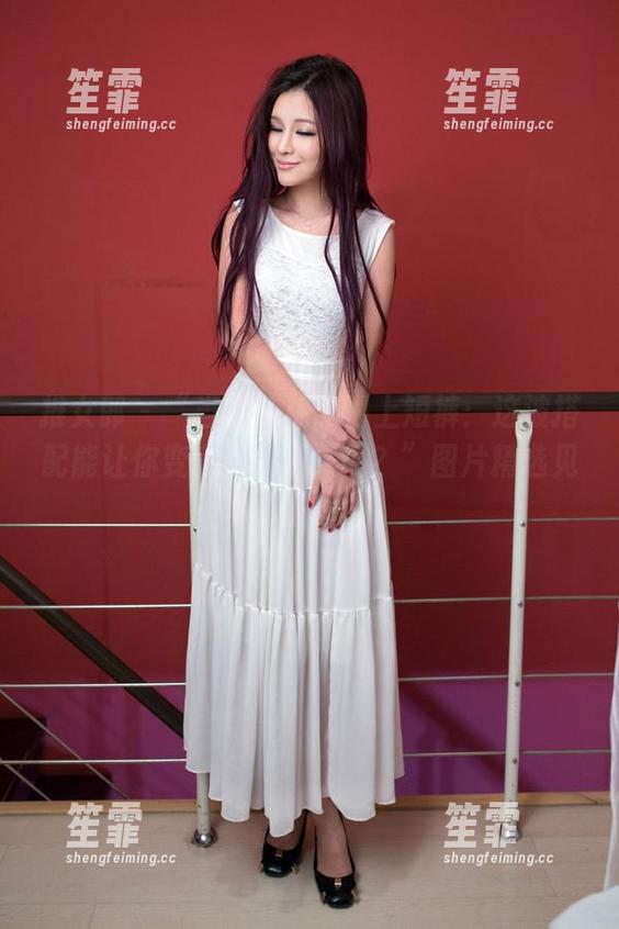 推女郎 - “当模特林夕遇上短裤：这波搭配能让你变身街头潮人吗？”图片精选见证！