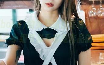 普美(bomi)的美脚像是在和风聊天，图片中每个小细节似乎都是作品的一部分。