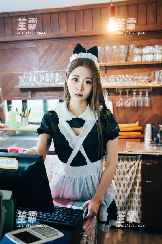 普美(bomi)的美脚像是在和风聊天，图片中每个小细节似乎都是作品的一部分。