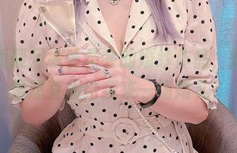 真心质疑月城委员会的婚纱作品，她是不是想直接给我来一场婚礼？