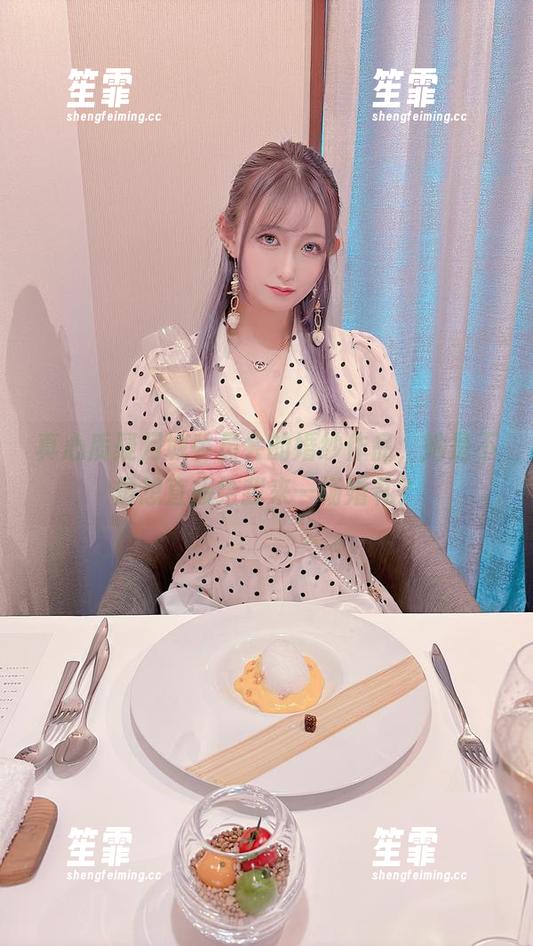 真心质疑月城委员会的婚纱作品，她是不是想直接给我来一场婚礼？