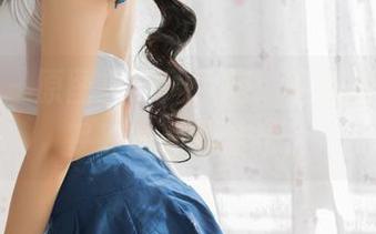 果团网 – 原图里的周大萌：空姐养成记，妥妥的职业装扮。