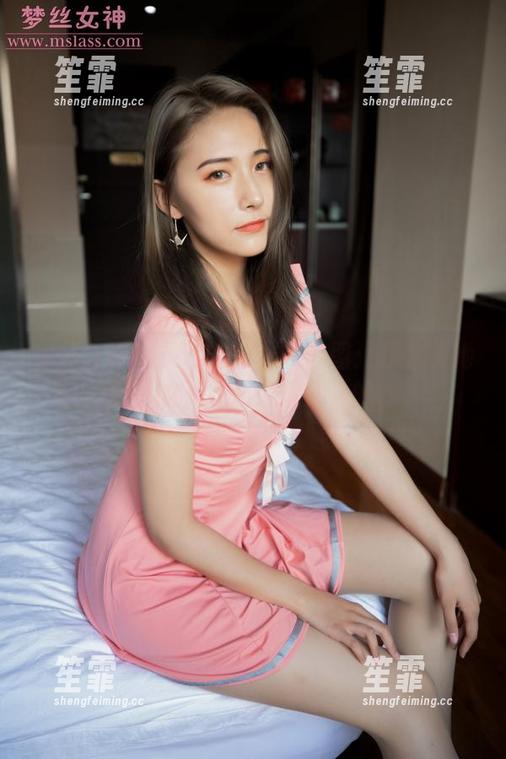 梦丝女神 - 灵唯的连体衣套图：是为了她展示的，还是给观众看的？