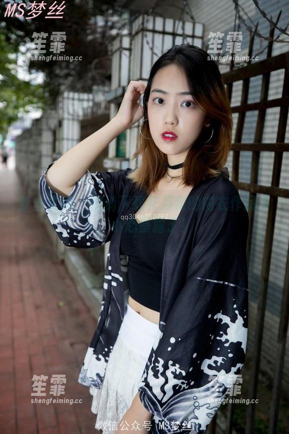 梦丝女神 - 悄悄下载花月舞的内衣作品集，小心暴露了！