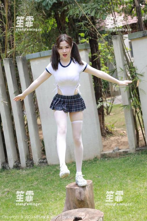 模范学院-Milk楚楚 模范学院 - 那条连衣裙给了Milk楚楚新自信,全套原图下还藏着点小戏法。