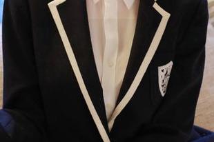 模范学院 – 伊小七MoMo的礼服写真，尽管是免费，但效果嘛……谁来给我个主意？